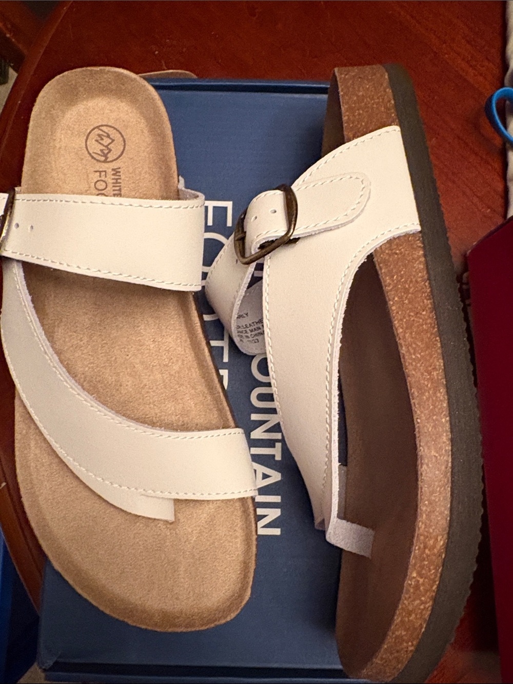 NEW
White Mountain Women's White Crisscross
Cork Leather Footbed Sandals Size 9